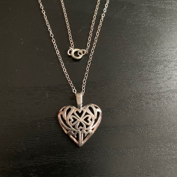 Avon Sterling Silver Heart Necklace (NIP) - Picture 6 of 6